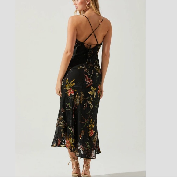Astr The Label Gaia Floral Midi Dress
Black Orange Burnout  size Large - Picture 3 of 16